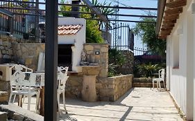 Piccola Casa Con Giardino